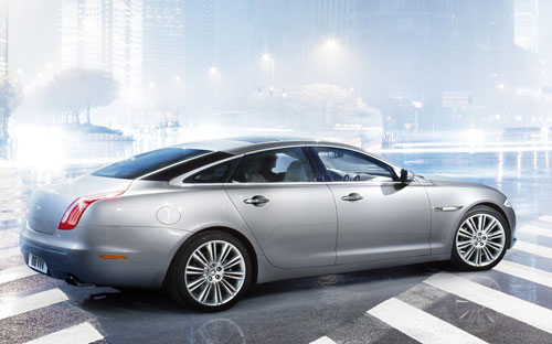 Jaguar-XJ_8.jpg