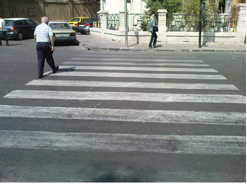 هنالك شيء اسمه ممر للمشاة!